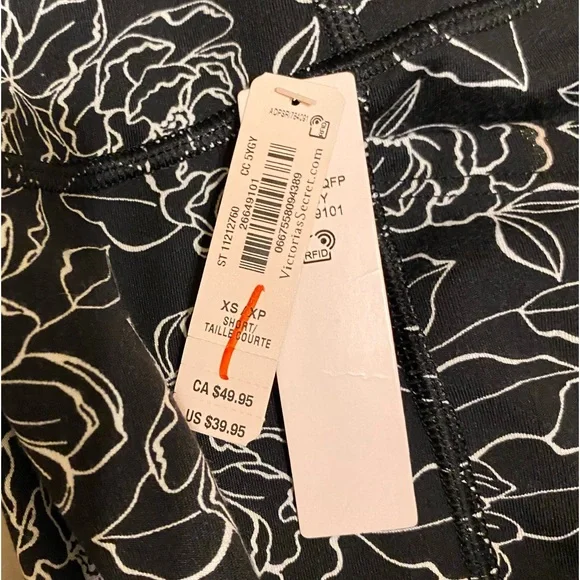 NWT-VICTORIA'S SECRET Essential High-Rise Pckt Leggings- Black & white floral XS - Picture 5 of 6
